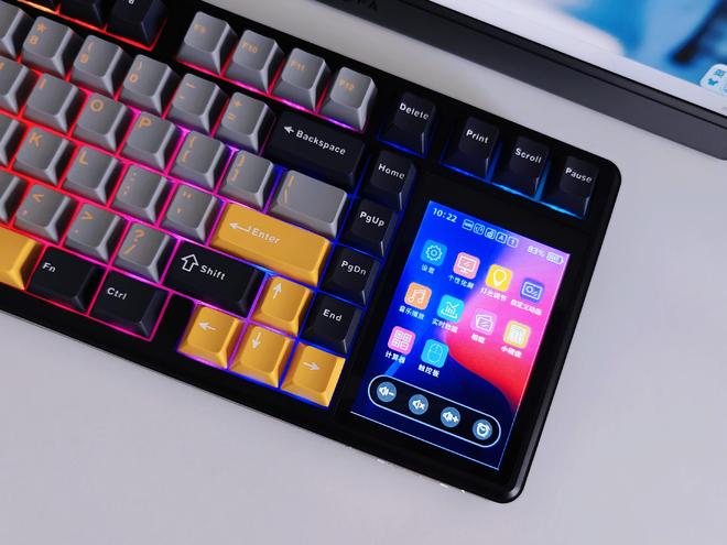 99带您解锁机械键盘新形态开元棋牌触控大屏加持狼蛛L(图2)