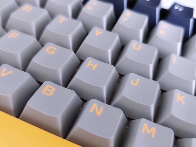 99带您解锁机械键盘新形态开元棋牌触控大屏加持狼蛛L