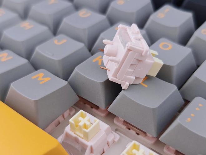 99带您解锁机械键盘新形态开元棋牌触控大屏加持狼蛛L(图7)