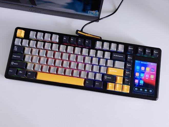 99带您解锁机械键盘新形态开元棋牌触控大屏加持狼蛛L(图11)